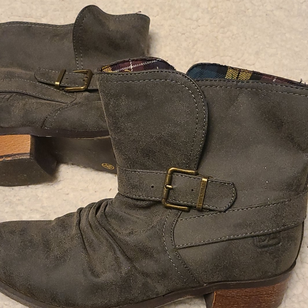 Dirty laundry gray boots size 6 and 1/2